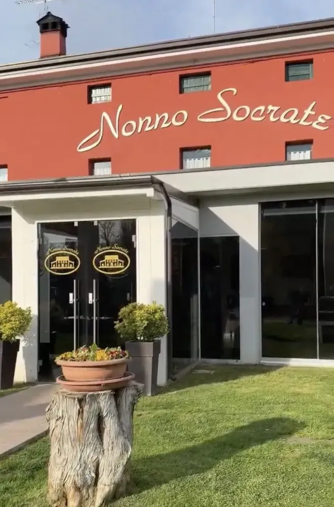 Facciata e ingresso del Ristorante Nonno Socrate a Consandolo