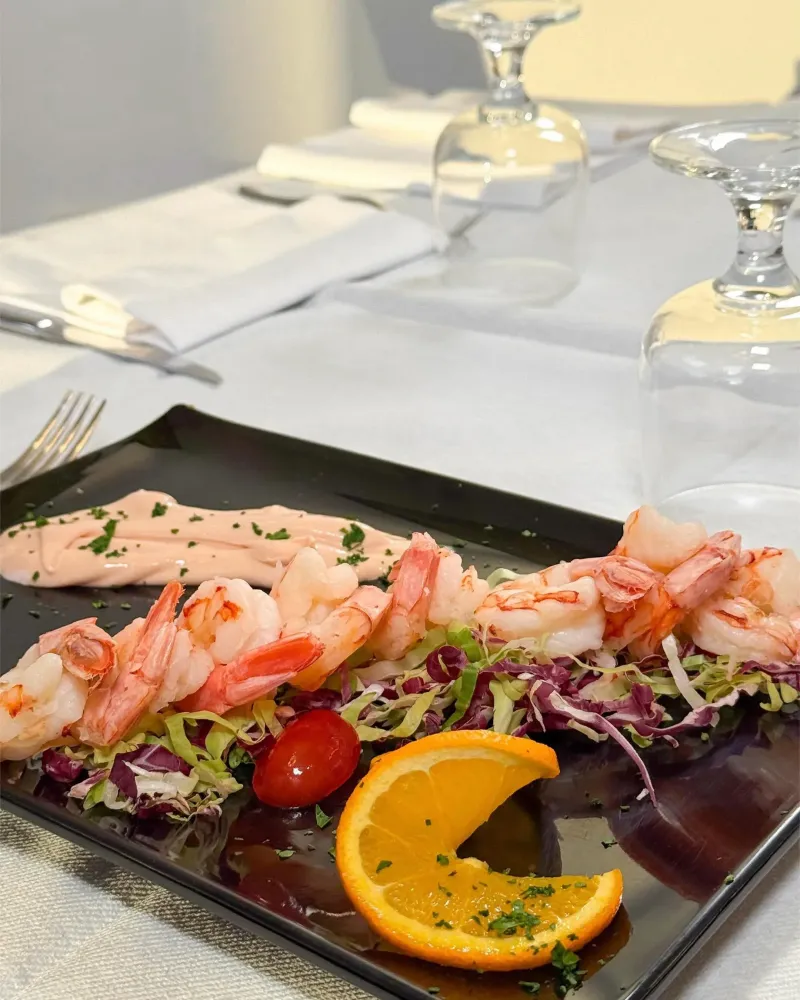 Antipasto di gamberi e mazzancolle con agrumi freschi